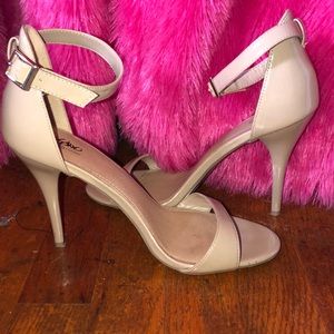 Really cute nude heels